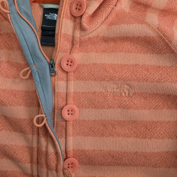 The North Face Crescent Sunshine Sweater. (D9) - Picture 8 of 12